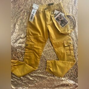 VIP women’s Yellow Cargo Pants NWT size 3